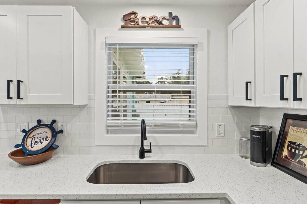 Quaint Gulfport Beach Bungalow Sankt Petersburg Exterior foto
