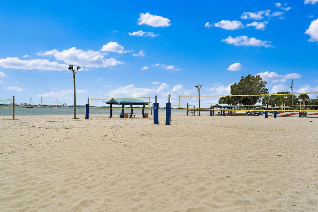 Quaint Gulfport Beach Bungalow Sankt Petersburg Exterior foto